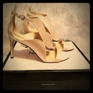Almost New Glam Glam Ivory heels